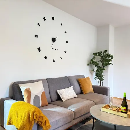 Frankfurt Work And Rest- 4 Bedrooms- 2 Wcs- Free Parking- 5 Queen Size Beds- Fast Wifi- Roller Shutters * Rodenbach