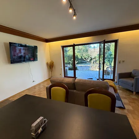 Frankfurt Work And Rest- 4 Bedrooms- 2 Wcs- Free Parking- 5 Queen Size Beds- Fast Wifi- Roller Shutters アパート Rodenbach