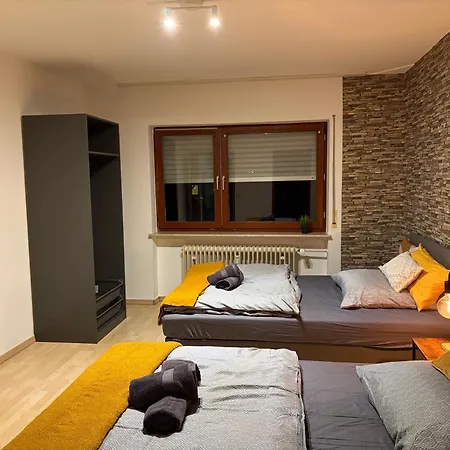 Frankfurt Work And Rest- 4 Bedrooms- 2 Wcs- Free Parking- 5 Queen Size Beds- Fast Wifi- Roller Shutters アパート *