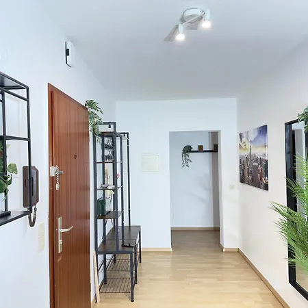 Frankfurt Work And Rest- 4 Bedrooms- 2 Wcs- Free Parking- 5 Queen Size Beds- Fast Wifi- Roller Shutters * Rodenbach (Main-Kinzig)