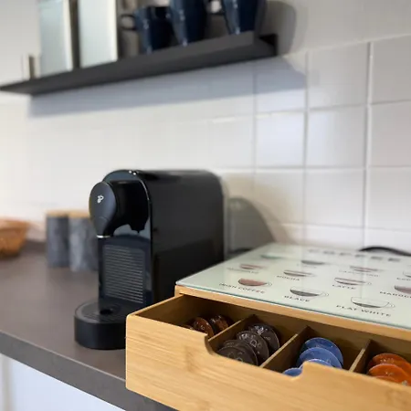 Frankfurt Work And Rest- 4 Bedrooms- 2 Wcs- Free Parking- 5 Queen Size Beds- Fast Wifi- Roller Shutters *