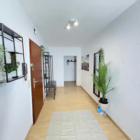 Apartmán Frankfurt Work And Rest- 4 Bedrooms- 2 Wcs- Free Parking- 5 Queen Size Beds- Fast Wifi- Roller Shutters Rodenbach (Main-Kinzig)