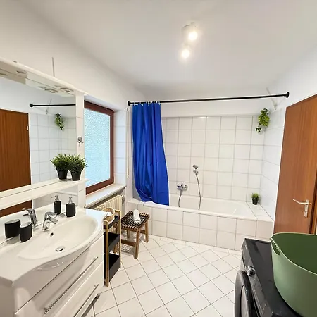 Frankfurt Work And Rest- 4 Bedrooms- 2 Wcs- Free Parking- 5 Queen Size Beds- Fast Wifi- Roller Shutters Rodenbach (Main-Kinzig)