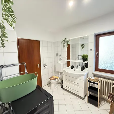 Frankfurt Work And Rest- 4 Bedrooms- 2 Wcs- Free Parking- 5 Queen Size Beds- Fast Wifi- Roller Shutters アパート Rodenbach