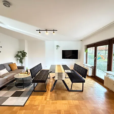 Apartmán Frankfurt Work And Rest- 4 Bedrooms- 2 Wcs- Free Parking- 5 Queen Size Beds- Fast Wifi- Roller Shutters Rodenbach (Main-Kinzig)