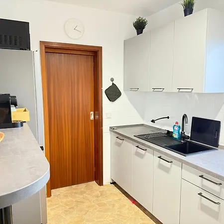 Frankfurt Work And Rest- 4 Bedrooms- 2 Wcs- Free Parking- 5 Queen Size Beds- Fast Wifi- Roller Shutters Apartmán Rodenbach (Main-Kinzig)