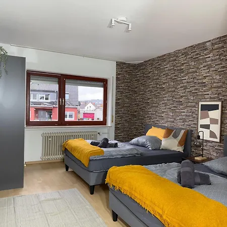 Apartmán Frankfurt Work And Rest- 4 Bedrooms- 2 Wcs- Free Parking- 5 Queen Size Beds- Fast Wifi- Roller Shutters Rodenbach (Main-Kinzig)