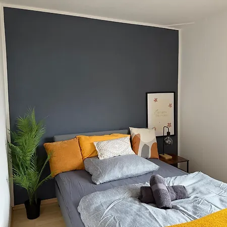 Frankfurt Work And Rest- 4 Bedrooms- 2 Wcs- Free Parking- 5 Queen Size Beds- Fast Wifi- Roller Shutters アパート *