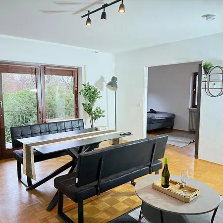 Frankfurt Work And Rest- 4 Bedrooms- 2 Wcs- Free Parking- 5 Queen Size Beds- Fast Wifi- Roller Shutters