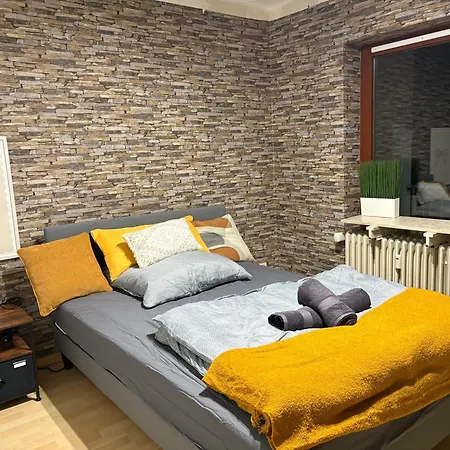 Apartmán Frankfurt Work And Rest- 4 Bedrooms- 2 Wcs- Free Parking- 5 Queen Size Beds- Fast Wifi- Roller Shutters *