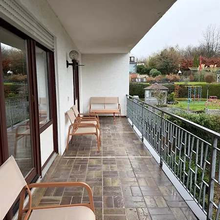 Frankfurt Work And Rest- 4 Bedrooms- 2 Wcs- Free Parking- 5 Queen Size Beds- Fast Wifi- Roller Shutters * Rodenbach (Main-Kinzig)