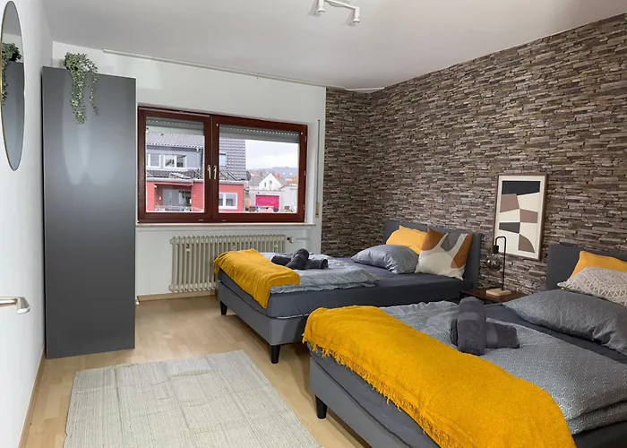 Frankfurt Work&rest- 4 Bedrooms- 2 Wcs- Free Parking- 5 Queen Size Beds- Fast Wifi- Roller Shutters Rodenbach (Main-Kinzig)