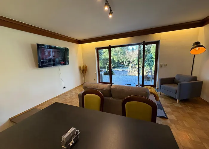 Frankfurt Work&rest- 4 Bedrooms- 2 Wcs- Free Parking- 5 Queen Size Beds- Fast Wifi- Roller Shutters Appartement Rodenbach (Main-Kinzig)