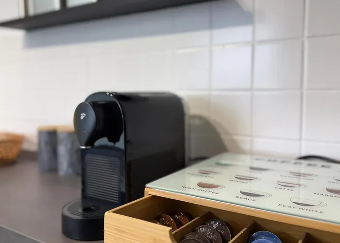 Frankfurt Work&rest- 4 Bedrooms- 2 Wcs- Free Parking- 5 Queen Size Beds- Fast Wifi- Roller Shutters *