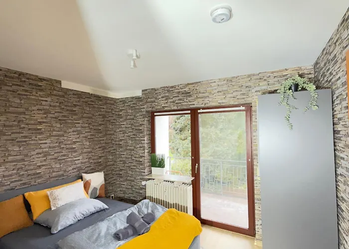 Appartement Frankfurt Work&rest- 4 Bedrooms- 2 Wcs- Free Parking- 5 Queen Size Beds- Fast Wifi- Roller Shutters *