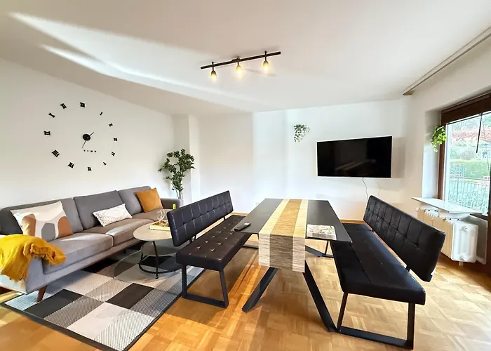 Frankfurt Work&rest- 4 Bedrooms- 2 Wcs- Free Parking- 5 Queen Size Beds- Fast Wifi- Roller Shutters * Rodenbach (Main-Kinzig)