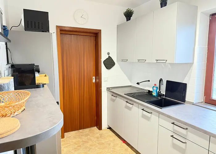 Frankfurt Work&rest- 4 Bedrooms- 2 Wcs- Free Parking- 5 Queen Size Beds- Fast Wifi- Roller Shutters Appartement Rodenbach (Main-Kinzig)