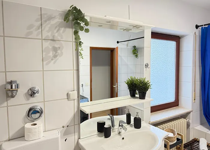 Frankfurt Work&rest- 4 Bedrooms- 2 Wcs- Free Parking- 5 Queen Size Beds- Fast Wifi- Roller Shutters