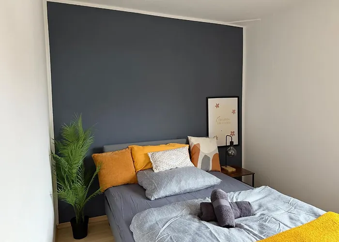 Frankfurt Work&rest- 4 Bedrooms- 2 Wcs- Free Parking- 5 Queen Size Beds- Fast Wifi- Roller Shutters Appartement *